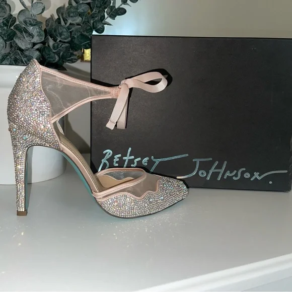 Betsey Johnson Never worn!! Betsey Johnson | Shoes | Betsy Johnson Gold Landn Heels  main image 3